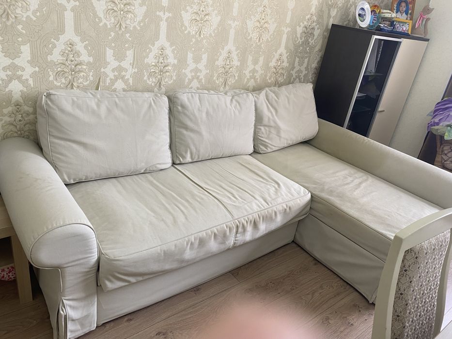 Диван -кровать производство “Икеа” . .