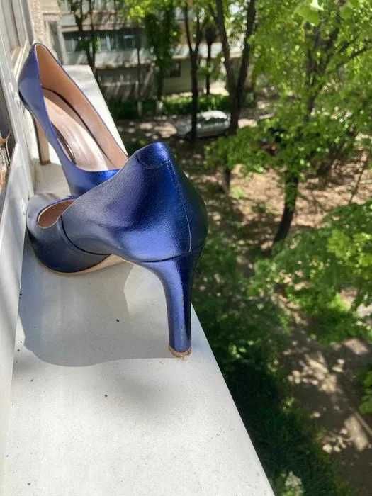 Pantofi din piele albastru metalizat marimea 40