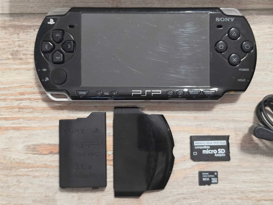 PSP 2004 modat cu card 32GB complet la cutie