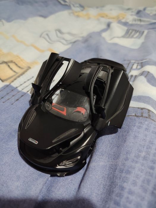 Количка McLaren 1:80 черна