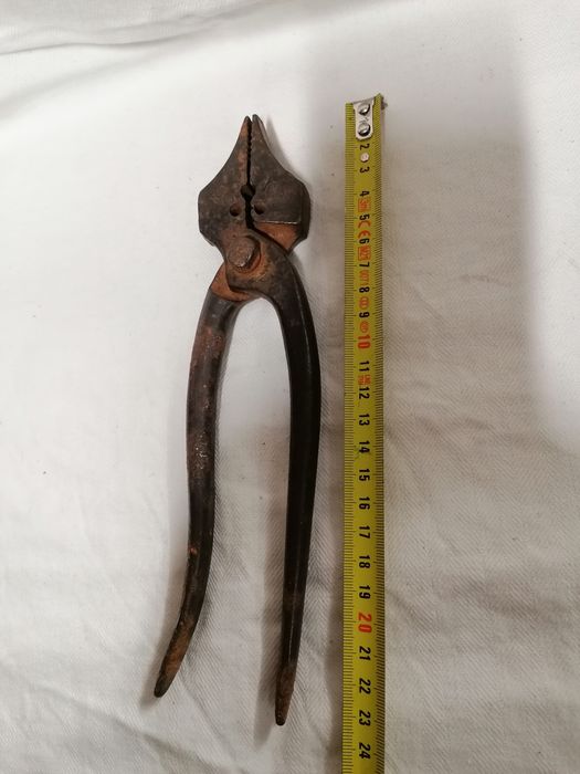 Старинен инструмент