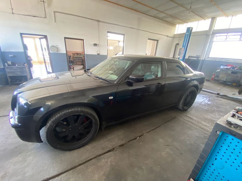 Dezmembrez piese Chrysler 300c