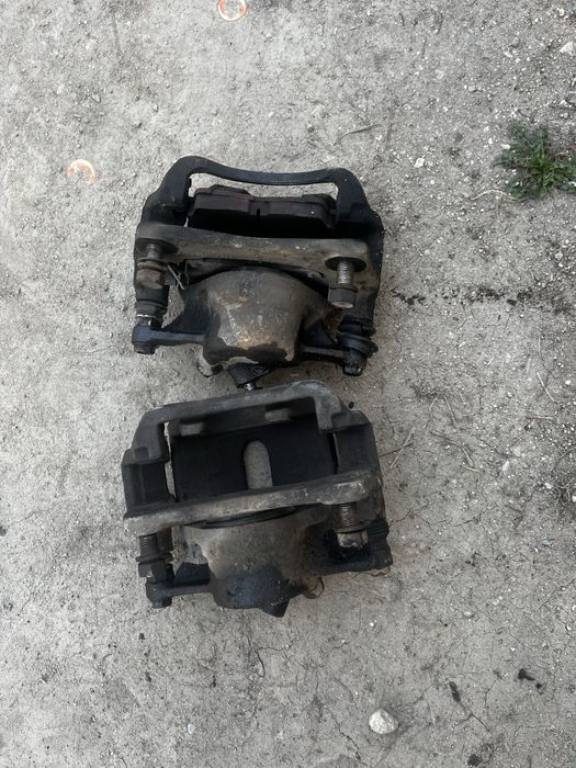 Суппорта Toyota Carina E передние (левый + правый)