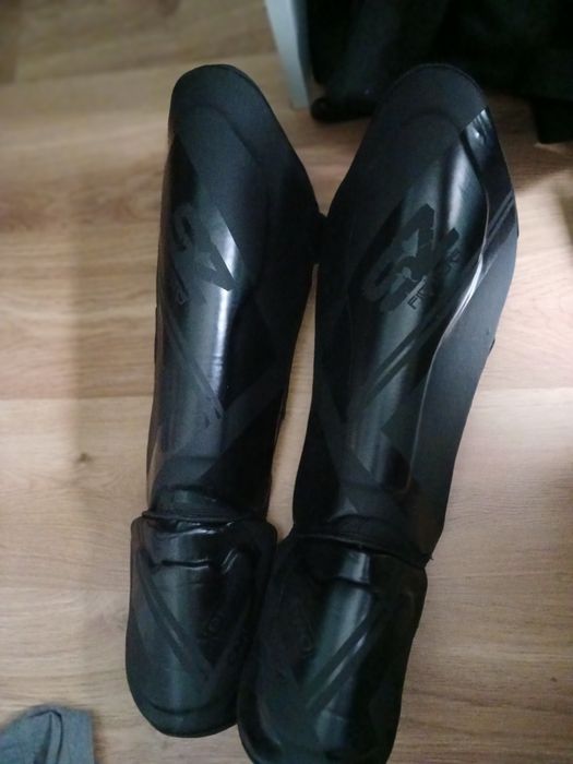 Продавам обувки и протектори
