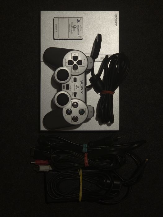 Consolă PlayStation 2 Slim SCPH-77004 Silver, în stare perfectă