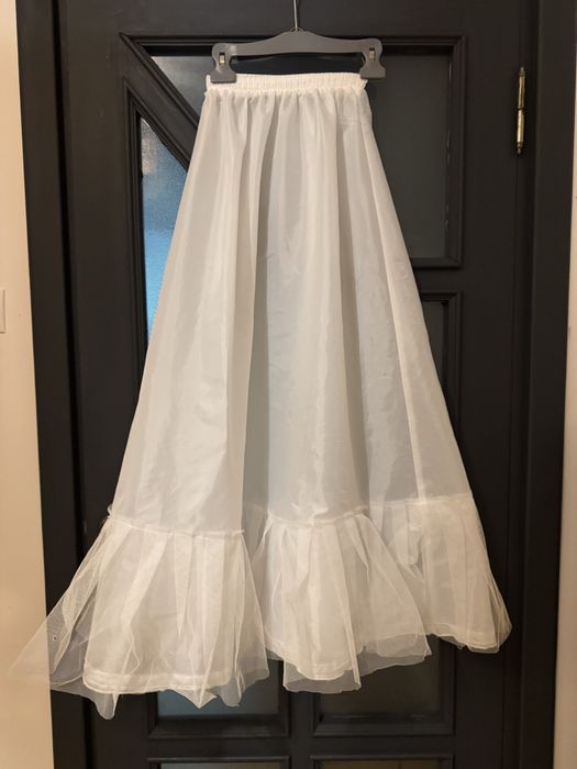 Rochie mireasa cu crinolina