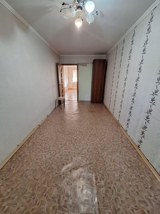 Продаётся 2 комн Универмаг