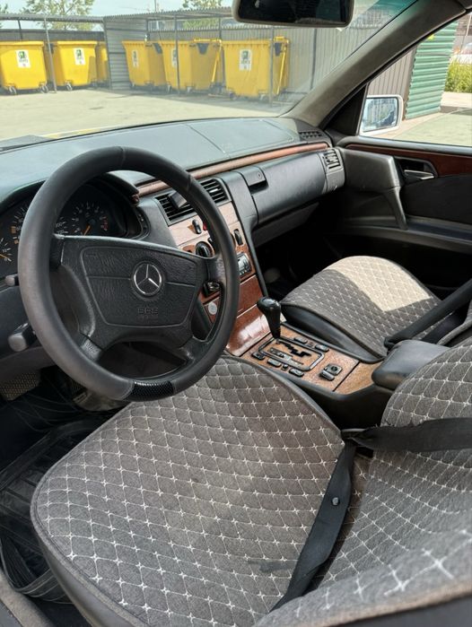 Mercedes benz E240