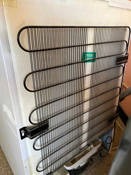 Frigider Arctic mic cu congelator, perfect funcțional