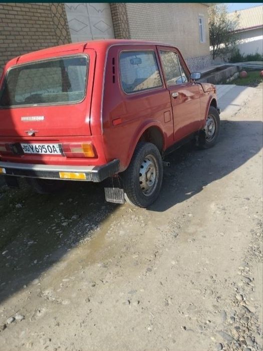 Lada niva 2121 sotiladi holati yaxshi qolgan malumotlar telda