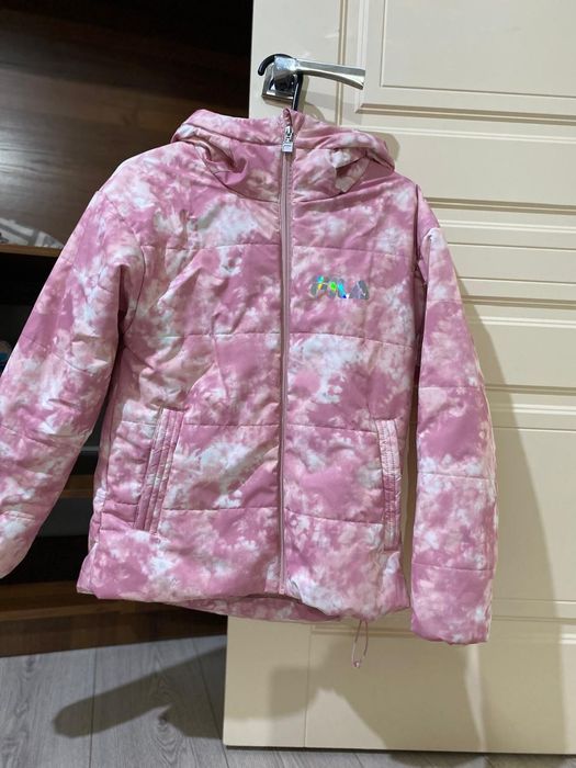 Продам куртку для девочек