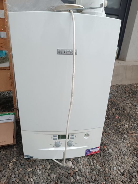 Vând centrala Boss în stare bună de funcționare.verificata recent