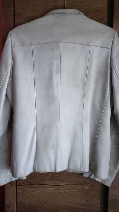 Vând jacheta de piele dama