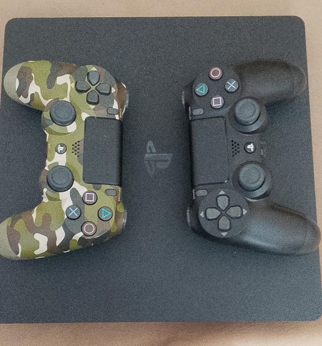 Продам Ps4, 2 джойстика, руль с педалями