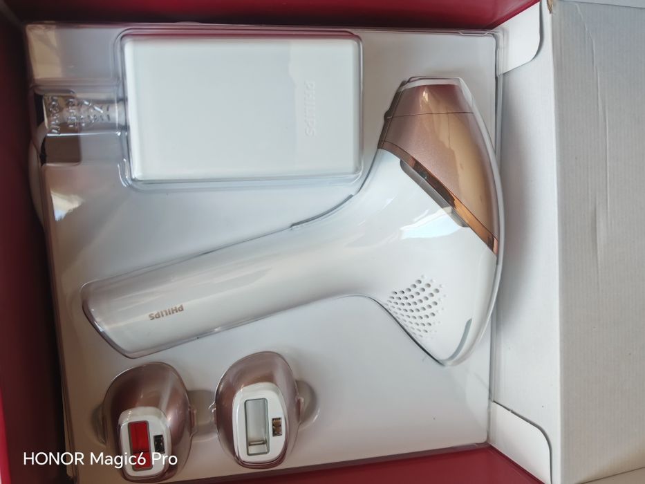 НОВ Фотоепилатор Philips Lumea 9900