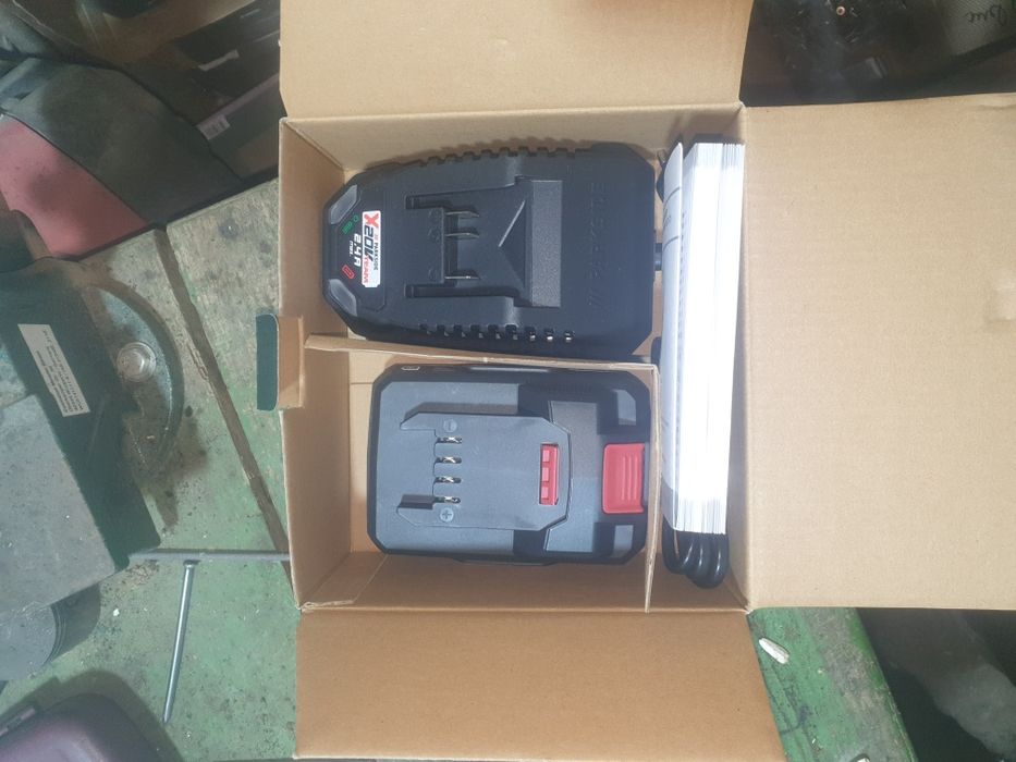 Vand baterie parkside cu incarcator