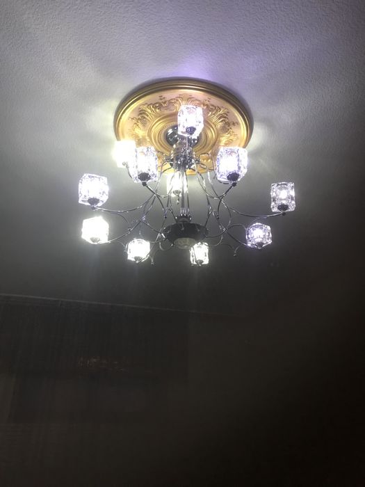 Люстра в хорошем состояние