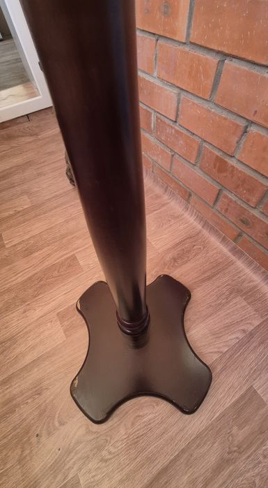 Продам вешалку  дерево