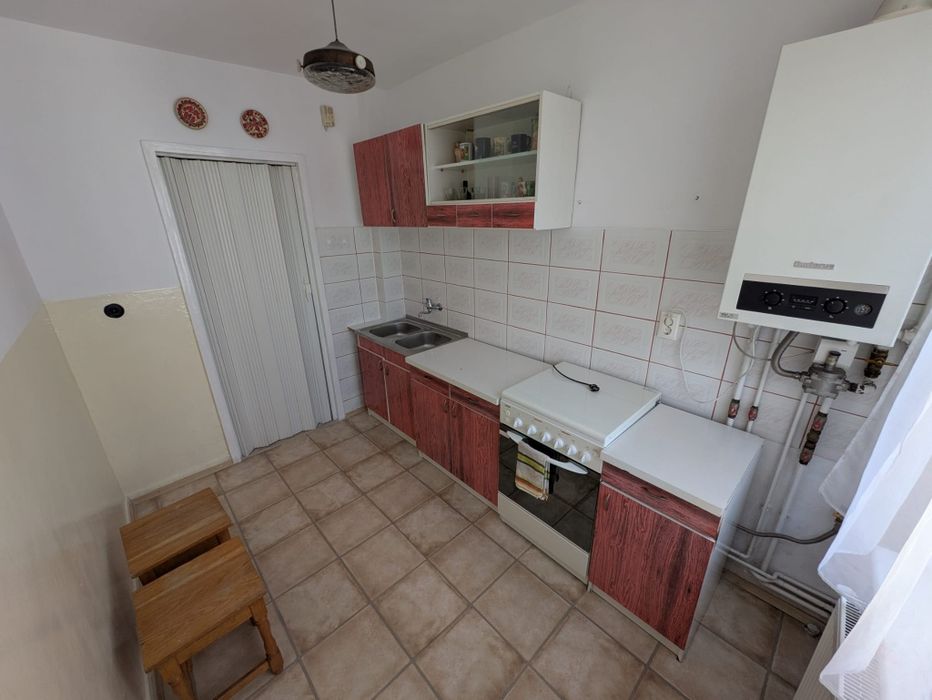 Inchiriez apartament 2 camere - Tudor, Bul 1 Dec 1918, ideal pt studenti