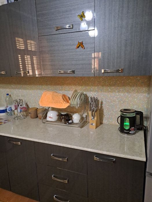 Kuxiniy garnitur sotiladi xolati yaxshi