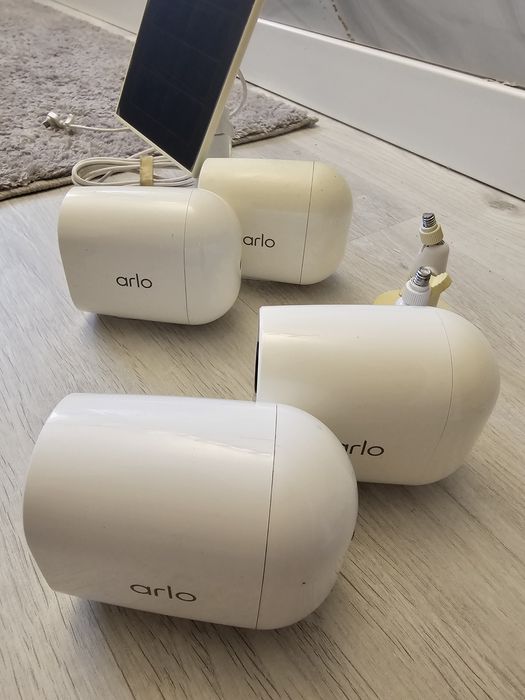 Camere supraveghere arlo essential/panouri solare