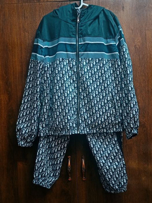 Продам Спортивные костюмы