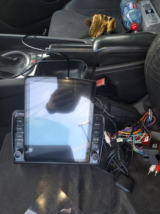 9.7-inch Tesla-style Android multimedia radio