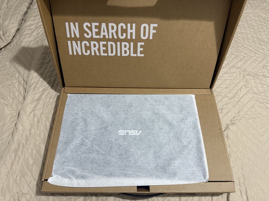 Laptop Asus E510 NOU , nefolosit si neactivat