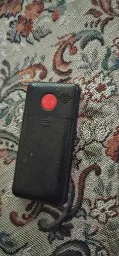 telefon cu butoane pentru seniori persoane in varsta