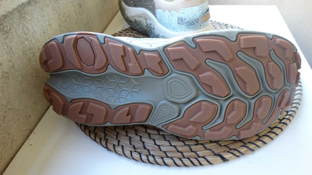 Чисто нови маратонки номер 44.5