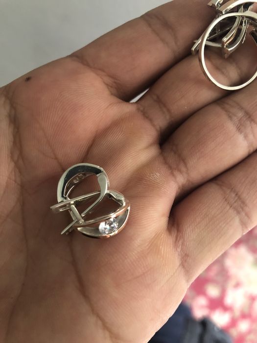 1 ta sirga va bitta kamplekt Sirg’a uzuk.