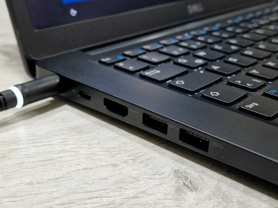 Лаптоп Dell Latitude 7480 / i5-6300U / 4GB RAM / 256GB SSD