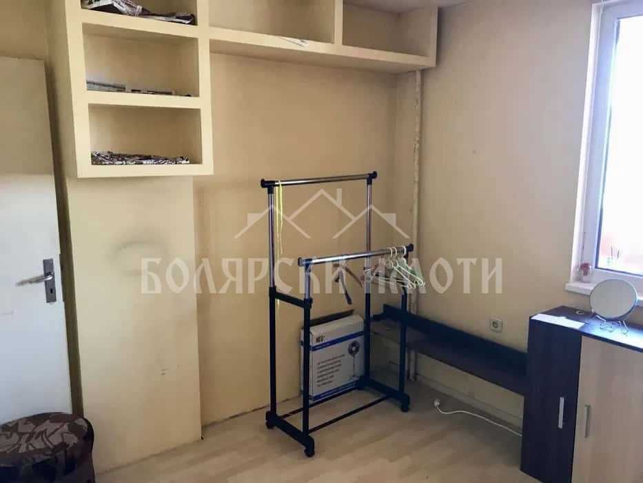 Продава се Двустаен апартамент в Велико Търново, Колю Фичето - 50 кв.м за 1648 €/кв.м - Снимка #4