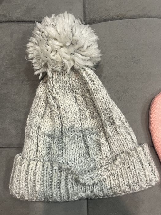 Продам две шапки