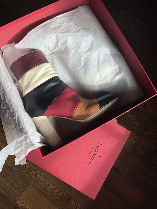 Valentino боти на висок ток