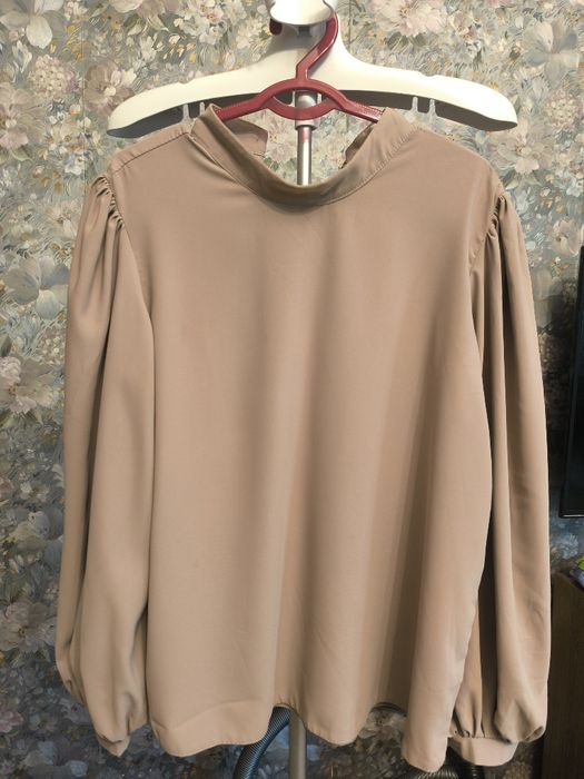 Продаю блузки женские