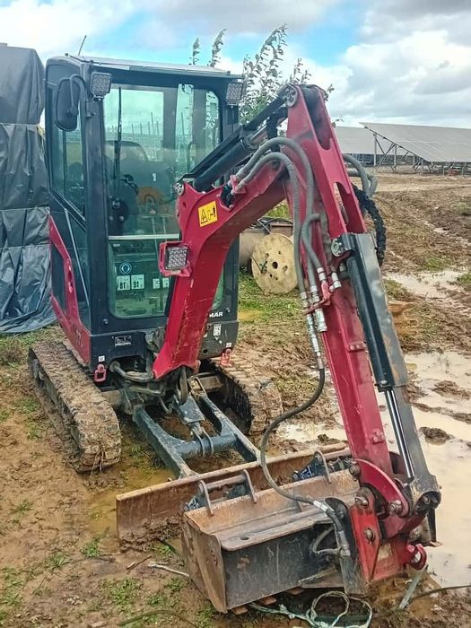 Închiriez mini excavator