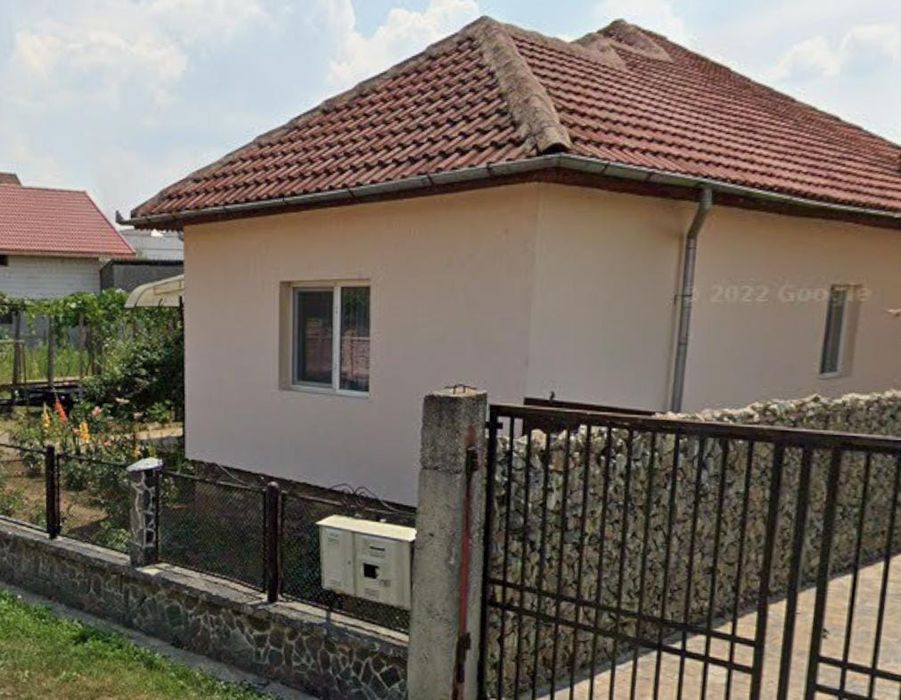 Casa de vânzare în municipiul Tg-Jiu, situată pe bulevardul Ecaterina Teodoroiu.