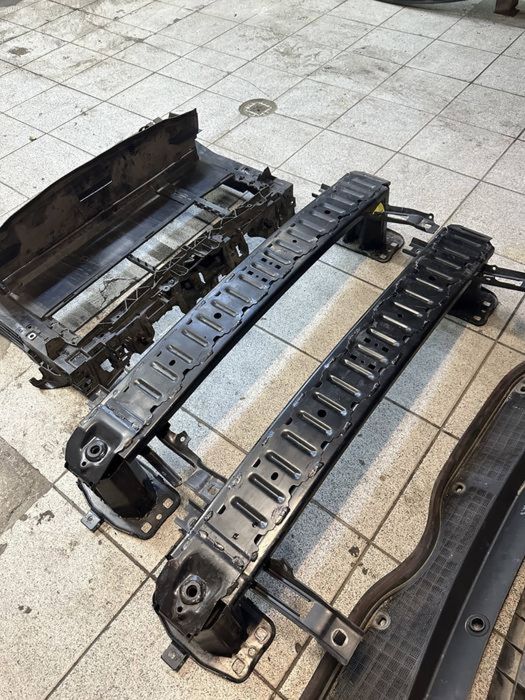 Trager / armatura / scut / grila stergator Ford Fiesta 2019-2022