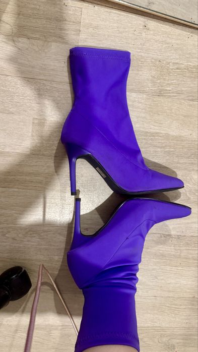 Дешево сапоги ботильоны на шпильке богатого фиолетового цвета в идеаль