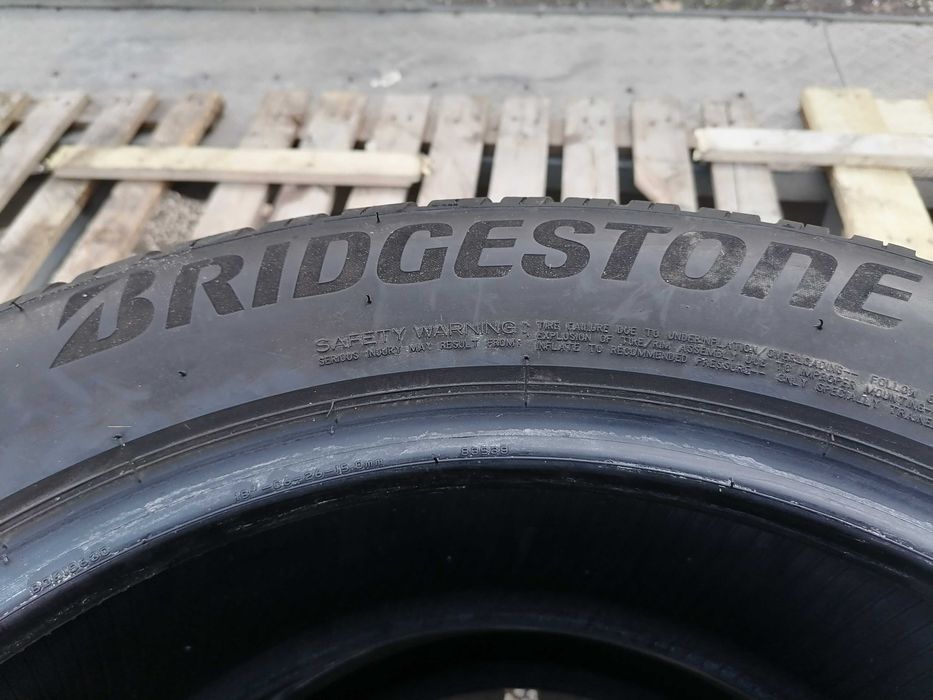 2 бр. Bridgestone Blizzak LM 005 235/55R18