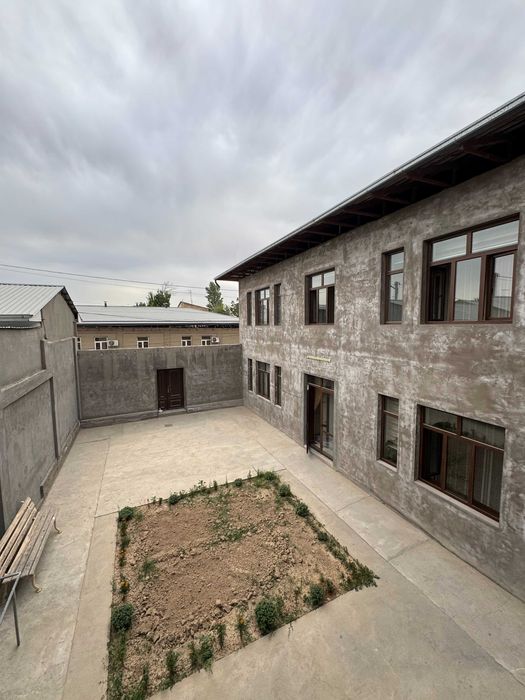 Hovli, uy. To’liq jihozlangan. Nazarbek, Harakatda.