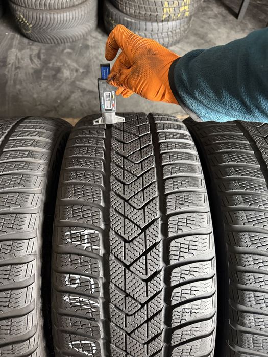 4 anvelope iarna 235/40/19 , Pirelli , TO ( echipate Tesla ) , 6.5 mm !