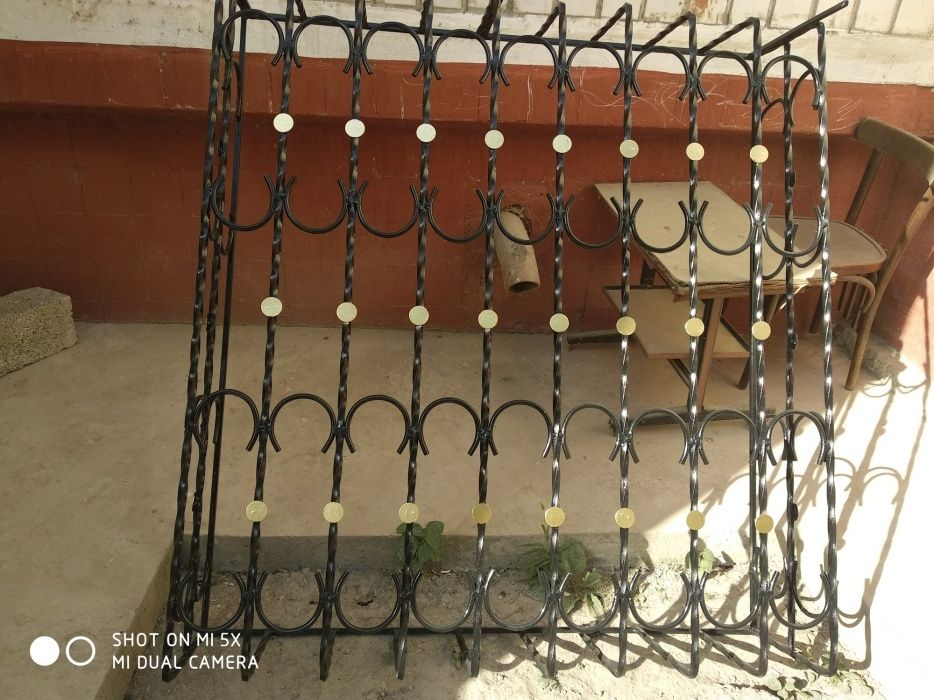 Решётки металлические двери