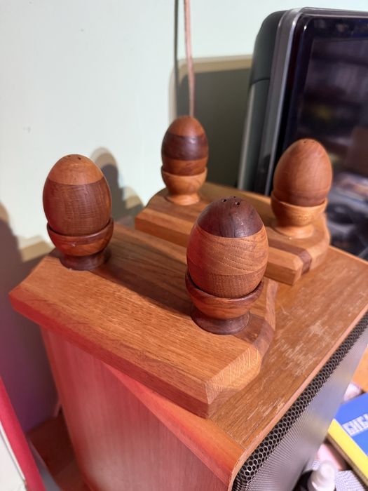 Дървена солница ръчна изработка орех