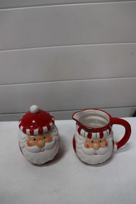 The Seasonal Gift Комплект купичка за захар, кана за мляко Дядо Коледа