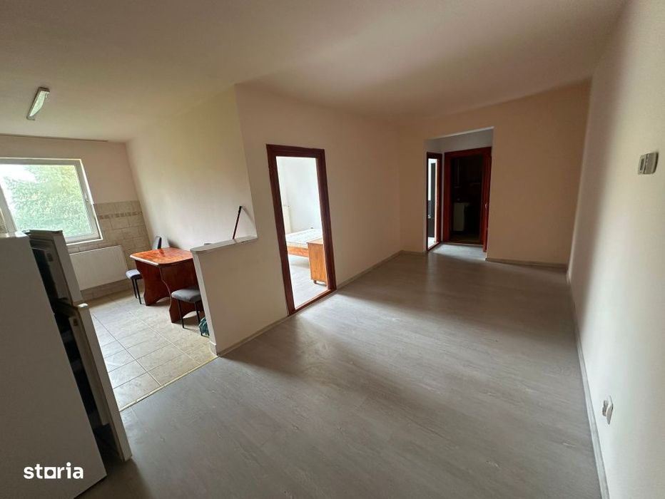 Apartament cu 3 camere, 58 mp, balcon, zona Florilor