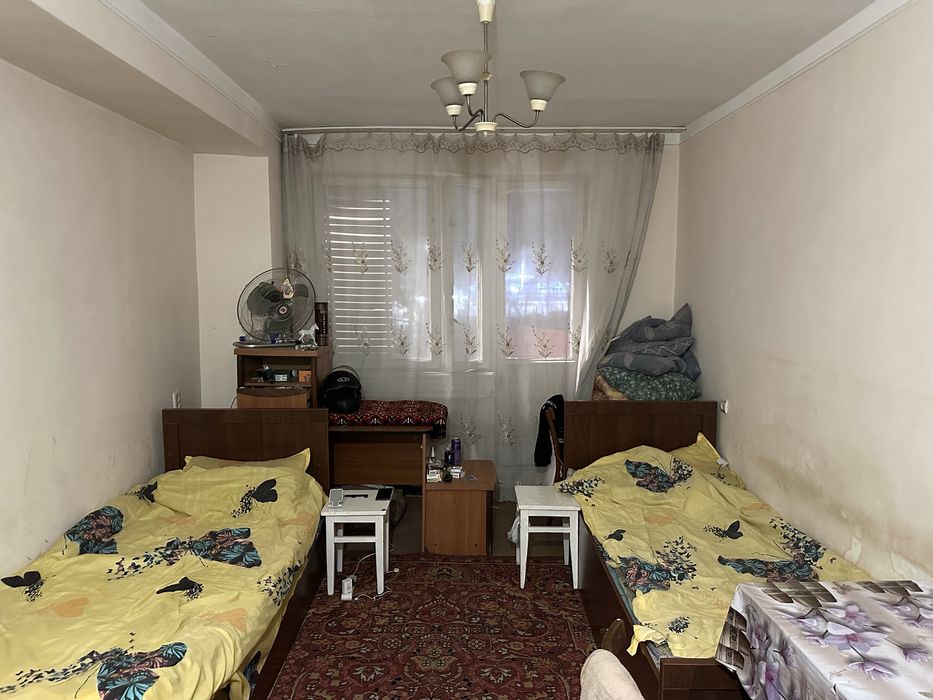 1/2/9 Лисунова 4, школа №166, бывшее общежитие, команата большая 19м*