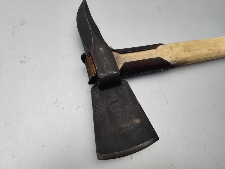 Голяма Киркобрадва
Тегло с дръжката 3,160кг
Дължина остриетата 35см
Ос