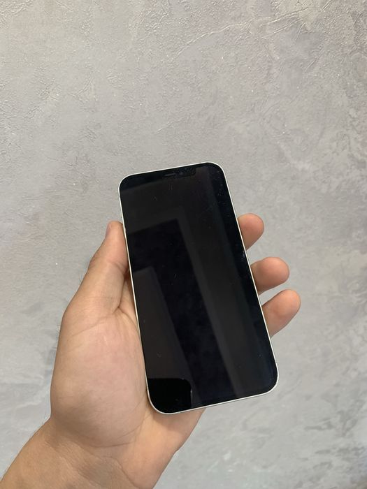 Iphone 12            .